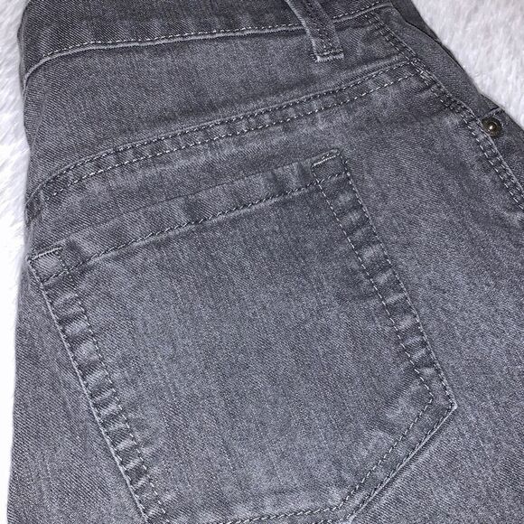 Gloria Vanderbilt Women's Classic Amanda High Rise Tapered Jean 8 Short - Picture 14 of 16
